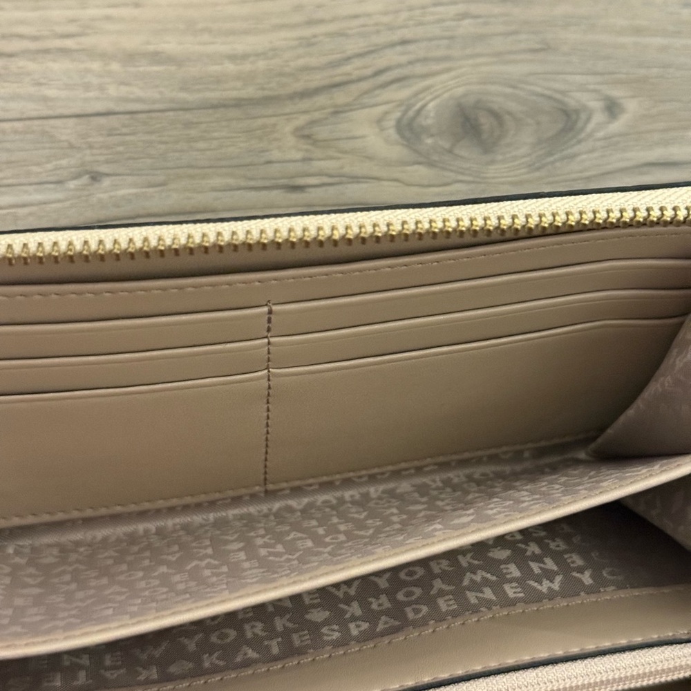 Kate Spade Wallet - Picture 7 of 8